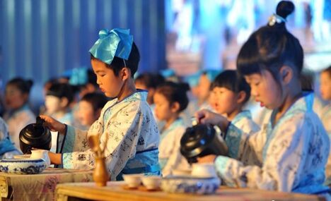 Pupils wear traditional costumes at tea expo in Sichuan