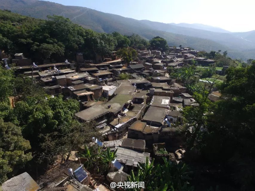 Ancient village with houses built with 375 million-year-old fossils 