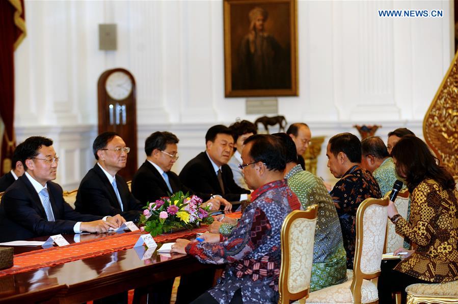 Chinese State Councilor Yang Jiechi meets Indonesian president