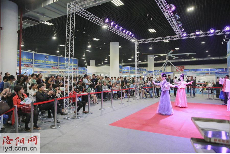 Robots from home and abroad gather in C. China