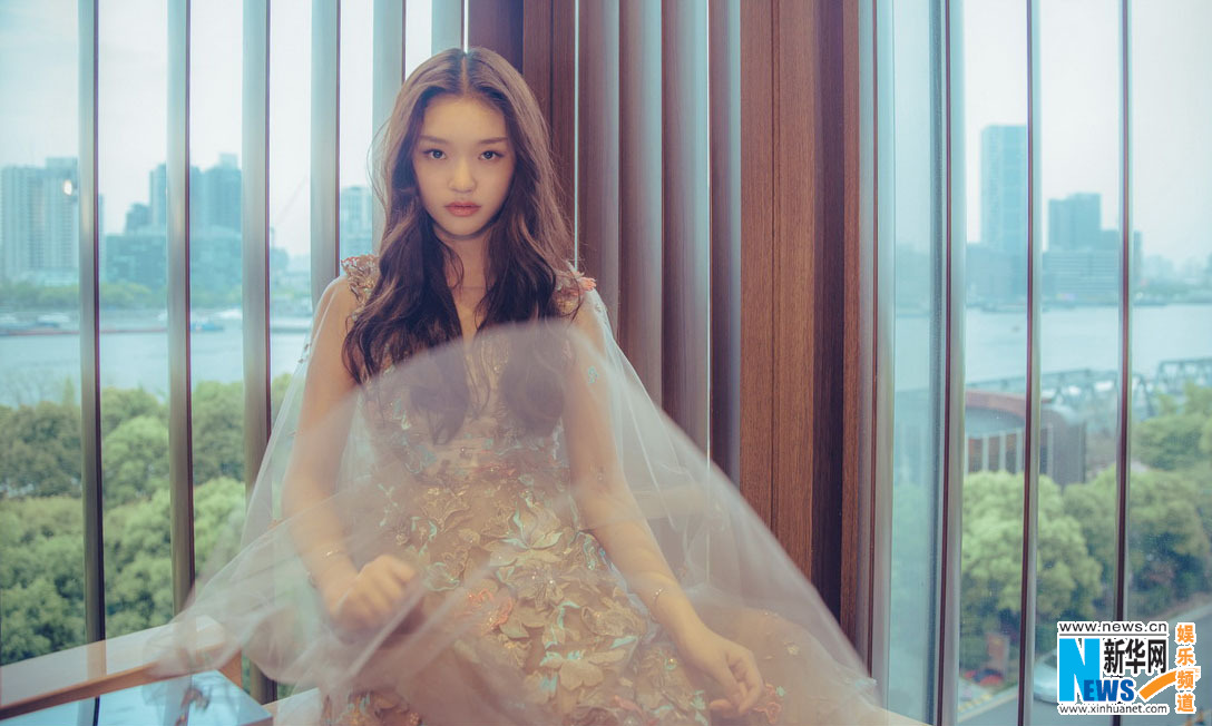 Vintage style fashion shots of Lin Yun released  