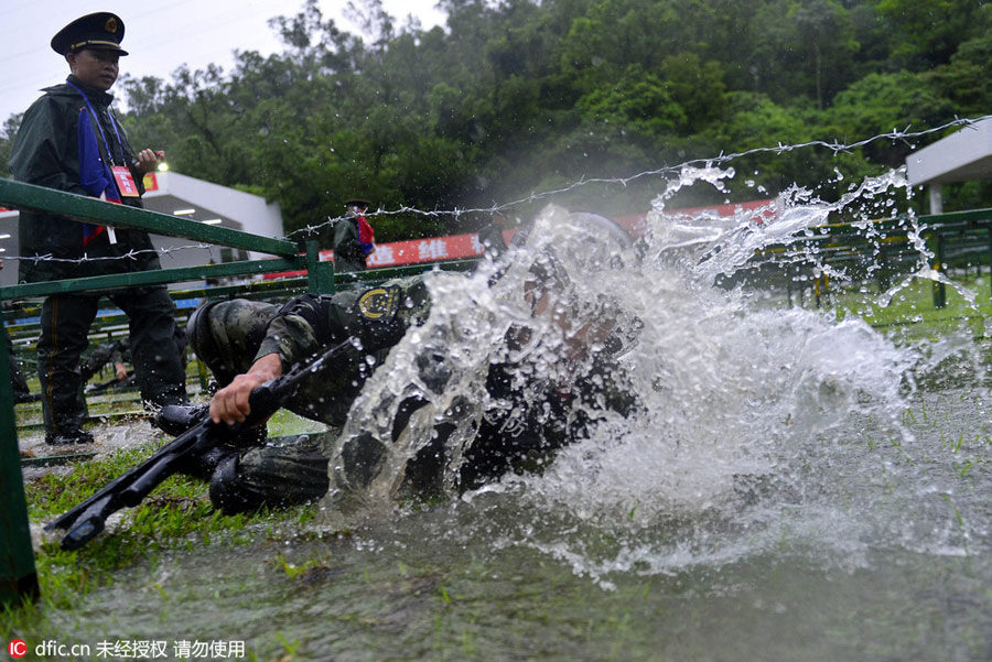 Guangdong armed police conducts military skill competition in rain