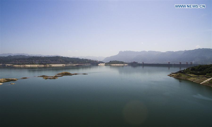 Water level of Three Gorges Dam upper streams plunges after discharging 