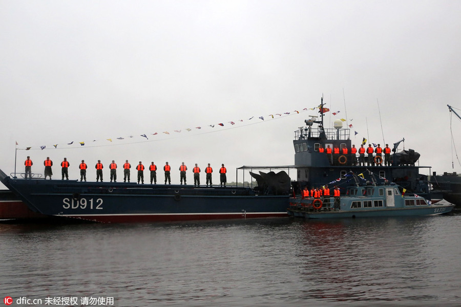 Hundreds of patrol boats set sail in China-Russia border river