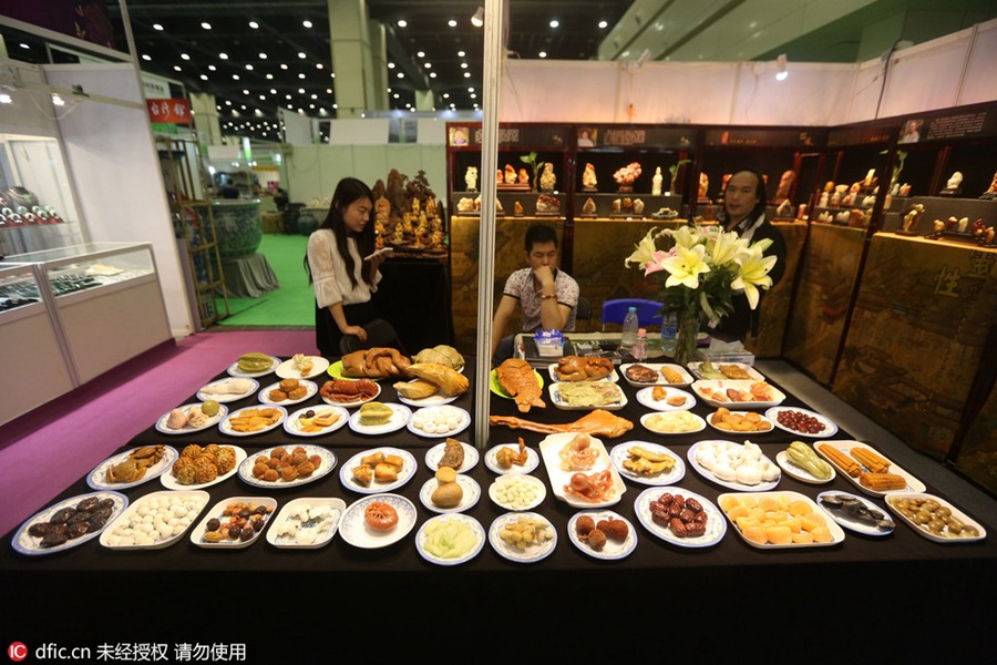 Amazing delicacies made of stone at jewelry exhibition