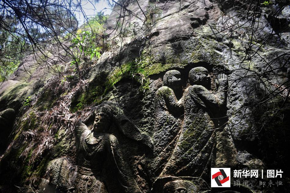 Grottoes with hundreds of Buddha statues in Guangdong become popular overnight