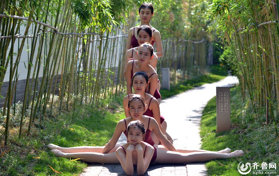 Charming dancing students pose for graduation photos