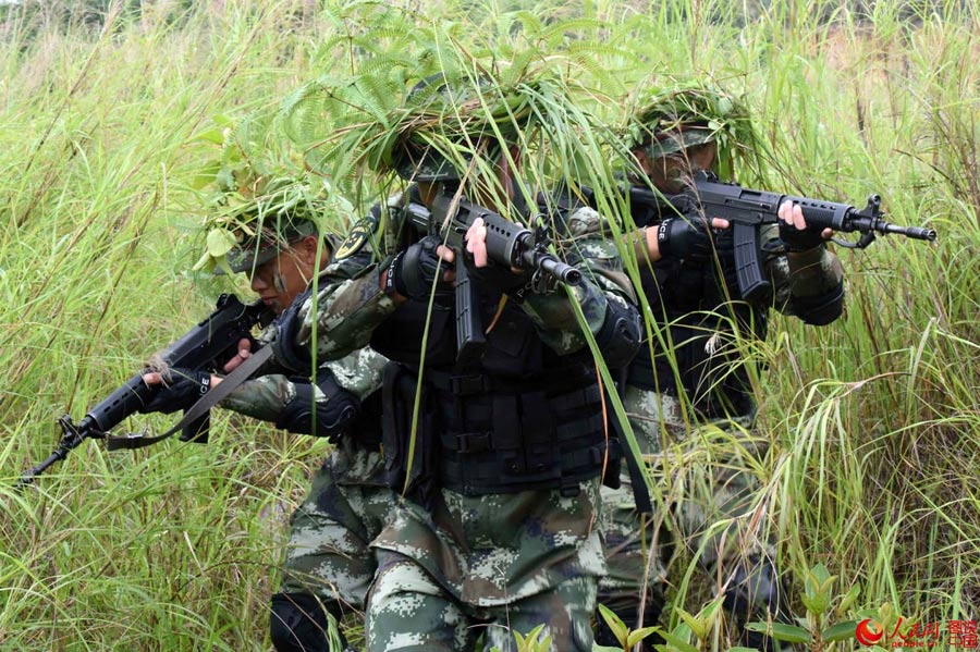 Guangxi armed police corps conduct field training