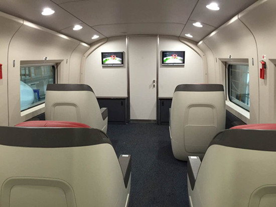 A glimpse into the cabin of a Kunming–Shanghai high-speed train