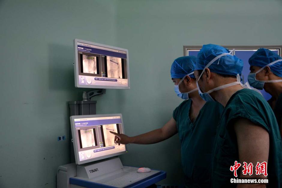 Orthopaedic robot treats patient in SW China