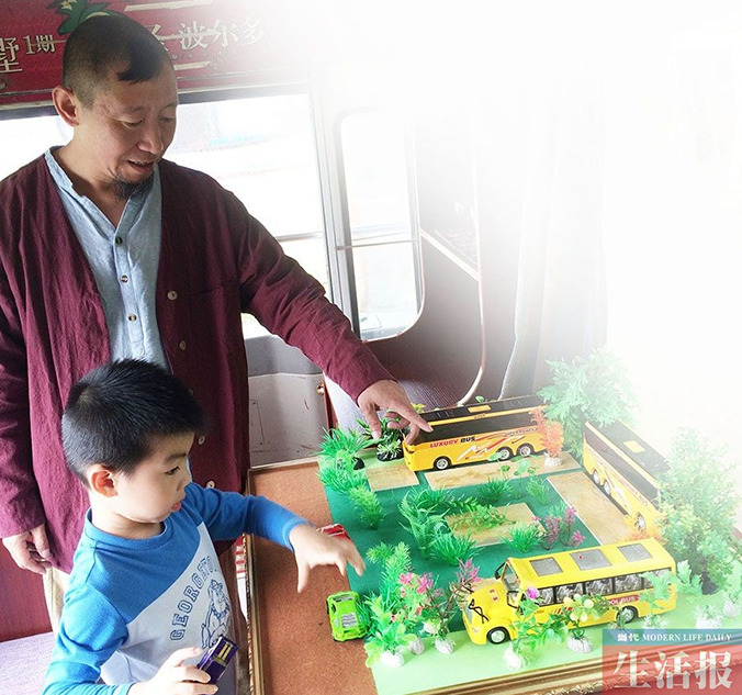 Man takes family around China in trailer