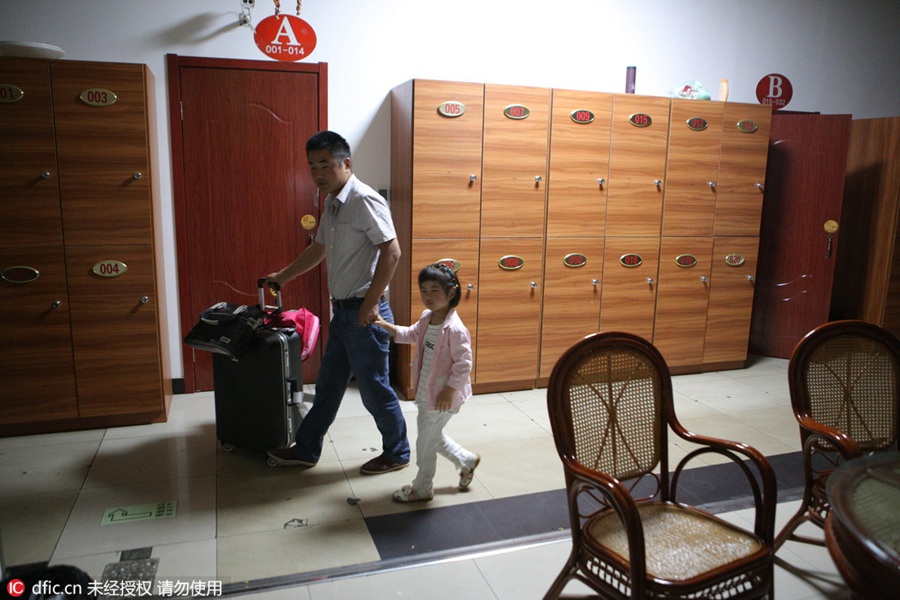 Life at capsule hotel in Beijing