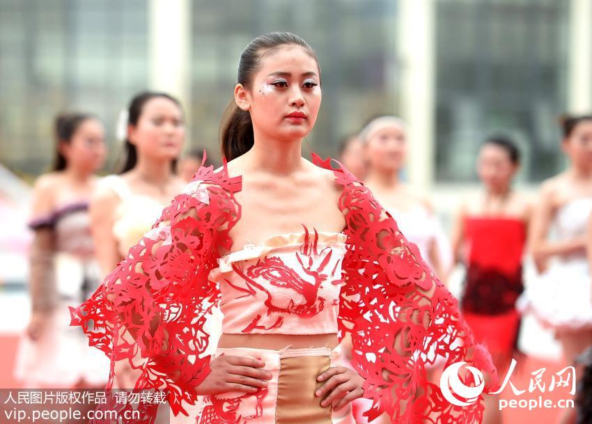 Creative dresses made out of waste shown in E China