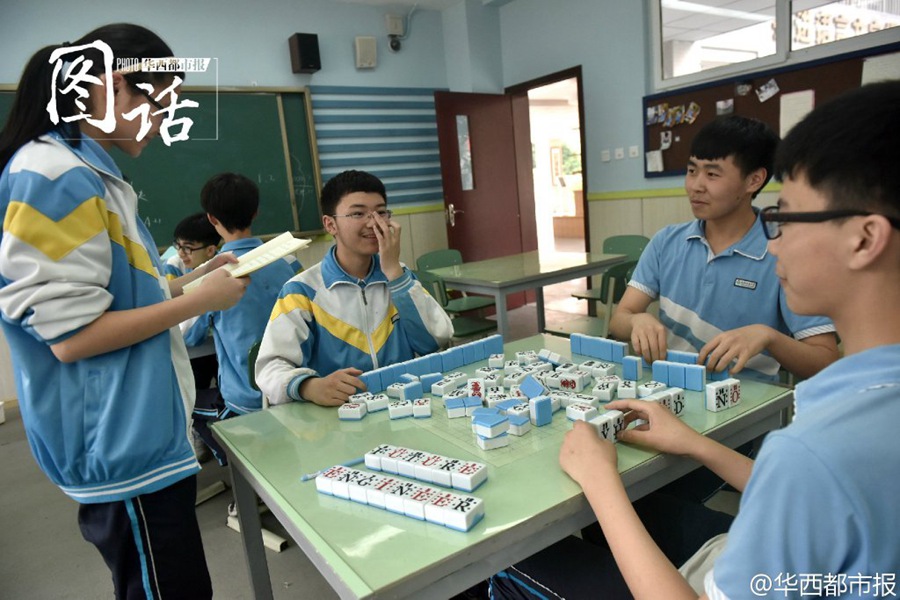 Middle school principal invents 'English mahjong' to help students learn the language