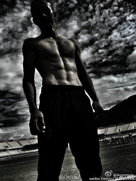 A web celebrity, and a special force soldier