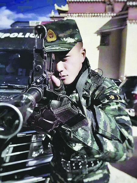 A web celebrity, and a special force soldier