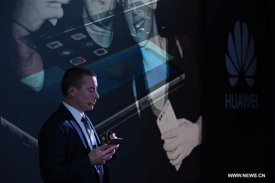 China's Huawei Launches New Smartphone P9 in Russia