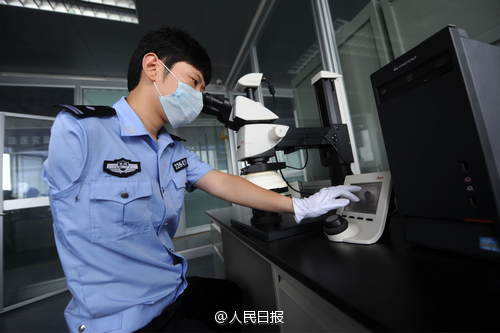 Injured police officer displays perseverance and kindness 