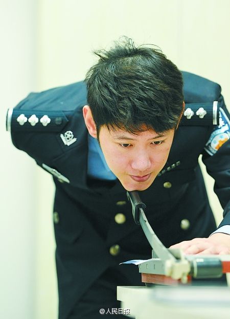 Injured police officer displays perseverance and kindness 