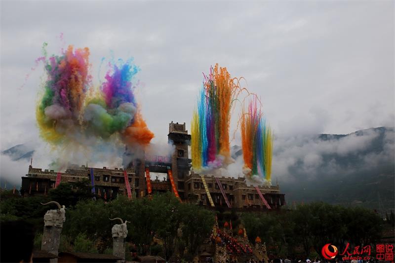 Qiang women mark Waerezu Festival in Sichuan
