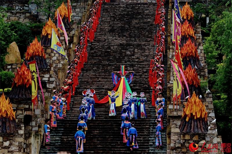 Qiang women mark Waerezu Festival in Sichuan