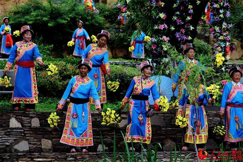 Qiang women mark Waerezu Festival in Sichuan