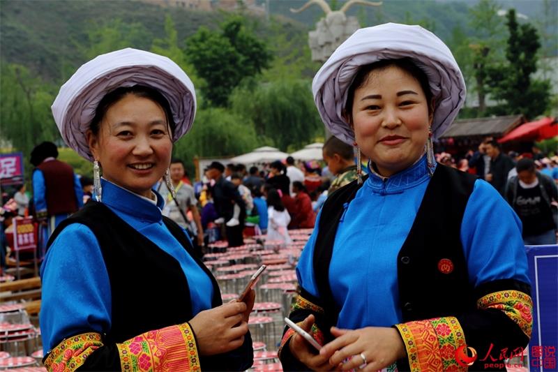 Qiang women mark Waerezu Festival in Sichuan