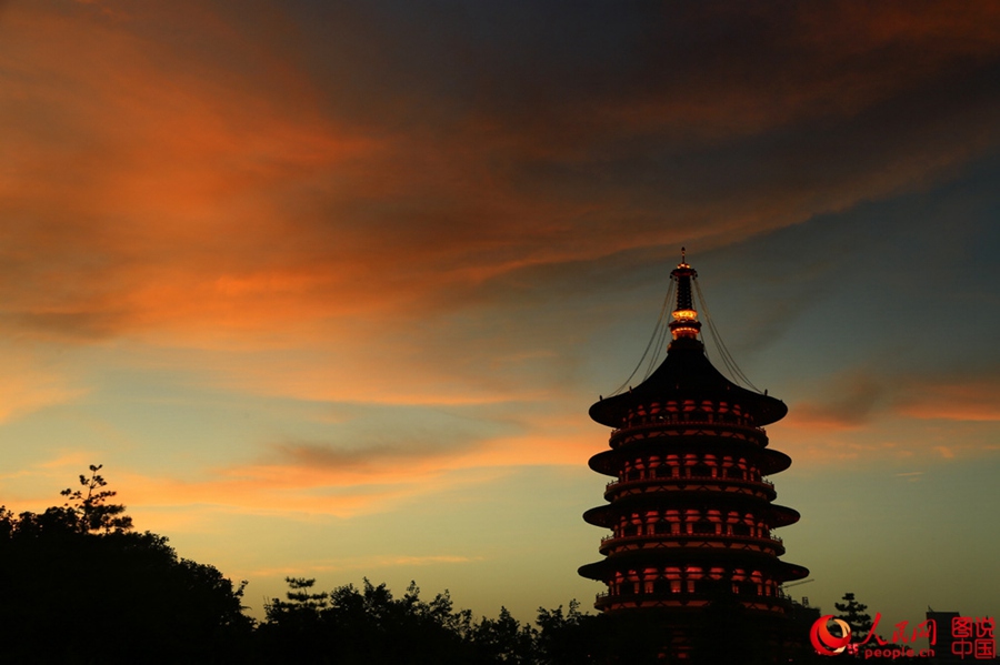 Serene scenery of Luoyang under sunset