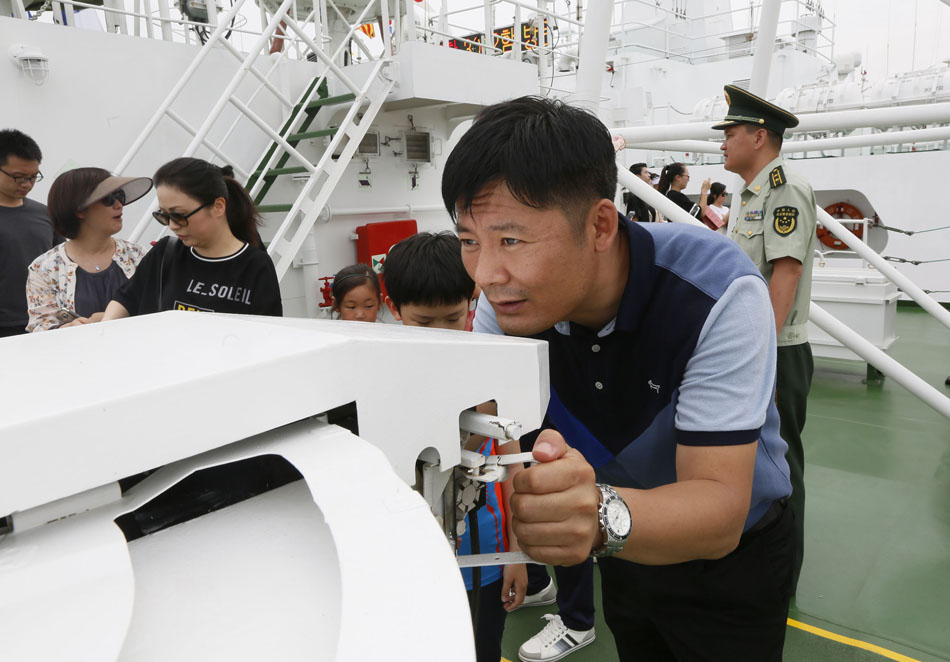 China Coast Guard ship visits South Korea 