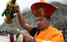 Thangka worship activity held in Lhasa, China's Tibet
