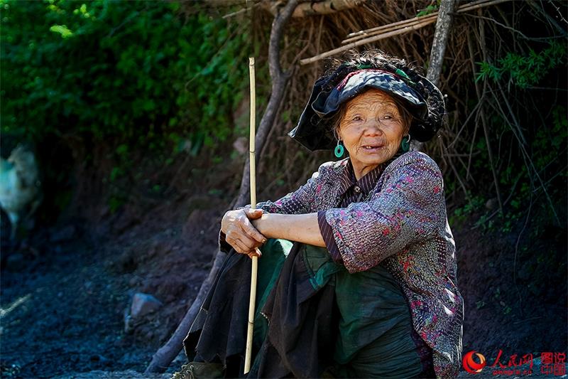 Moments in the life of Yi people in Daliang Mountains (17