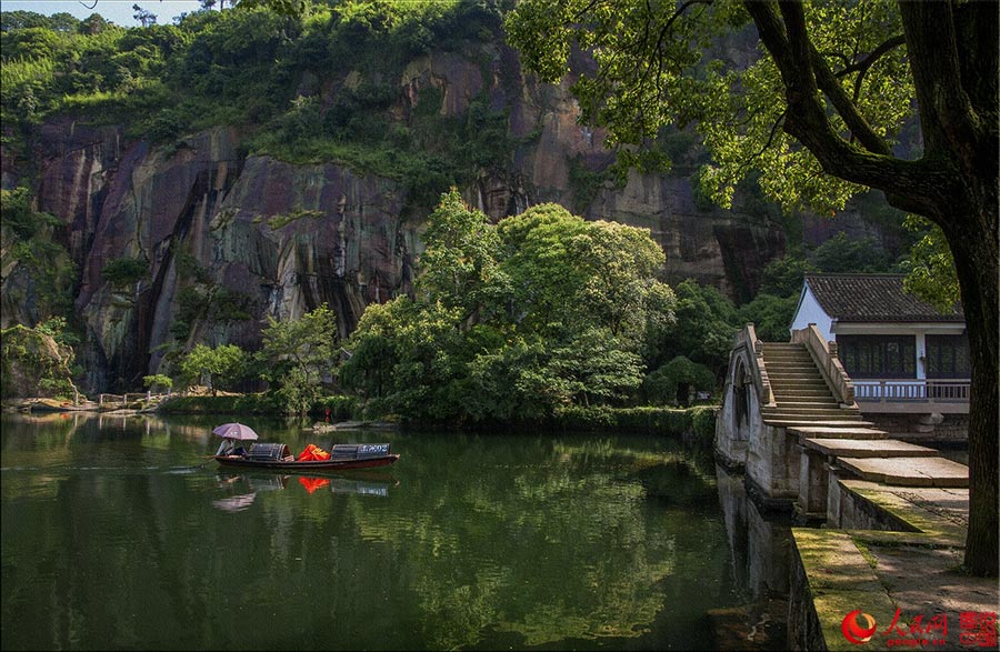 Amazing scenery of Donghu Lake