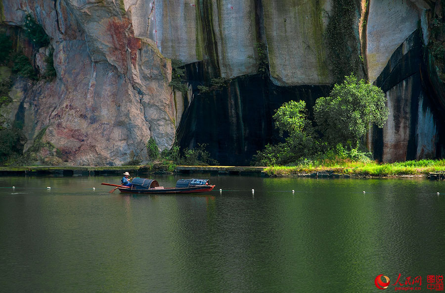 Amazing scenery of Donghu Lake