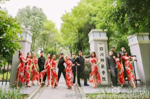 Male students in cheongsam take graduation photos