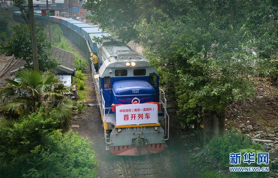 Regular train from Nanjing thunders to Moscow