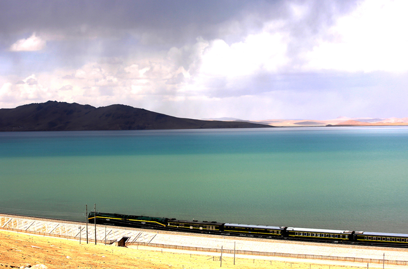 Riding along 'route to heaven': 10th anniversary of the Qinghai-Tibet Railway