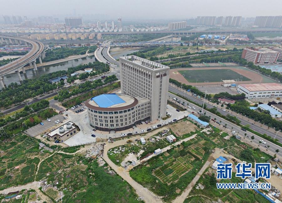Toilet-shaped building in Henan goes viral