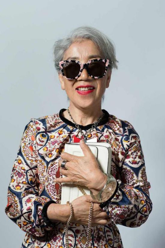 80-year-old dazzles in fashionable attire