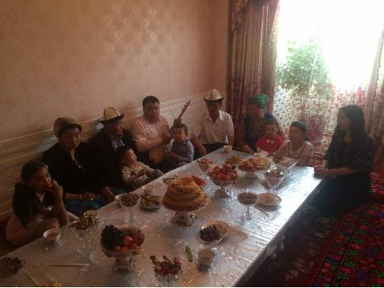 Xinjiang people celebrate Lesser Bairam