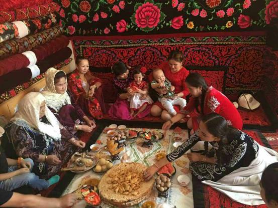 Xinjiang people celebrate Lesser Bairam