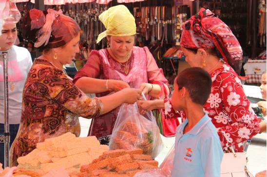 Xinjiang people celebrate Lesser Bairam