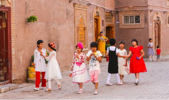 Xinjiang people celebrate Lesser Bairam