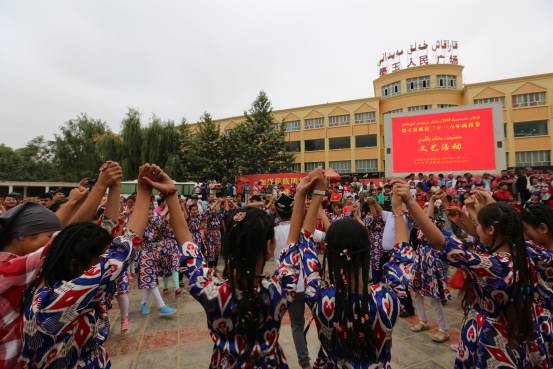 Xinjiang people celebrate Lesser Bairam