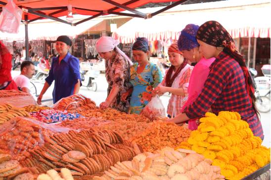 Xinjiang people celebrate Lesser Bairam