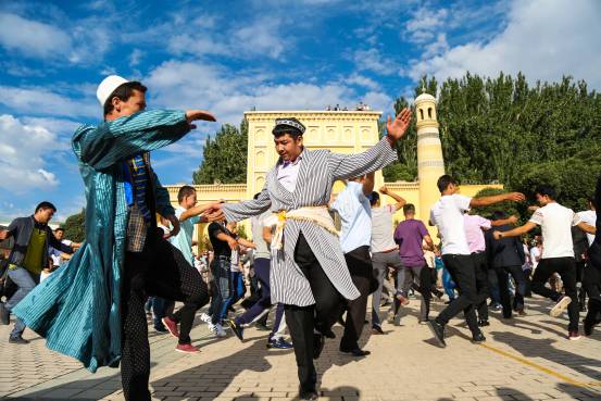 Xinjiang people celebrate Lesser Bairam