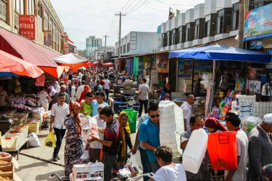 Xinjiang people celebrate Lesser Bairam