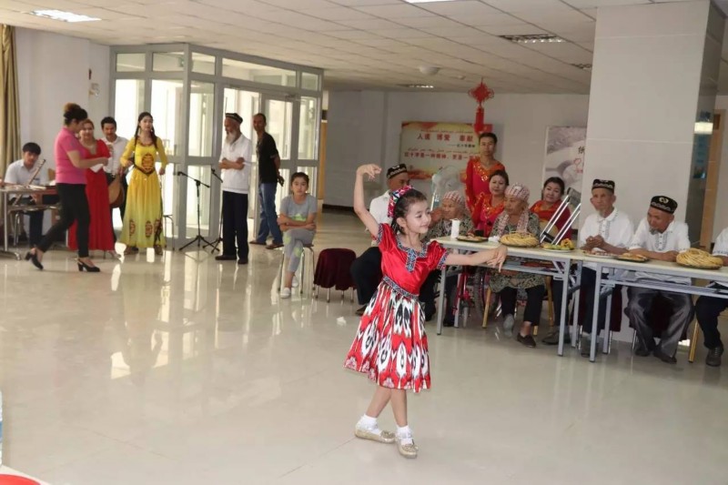 Xinjiang people celebrate Lesser Bairam