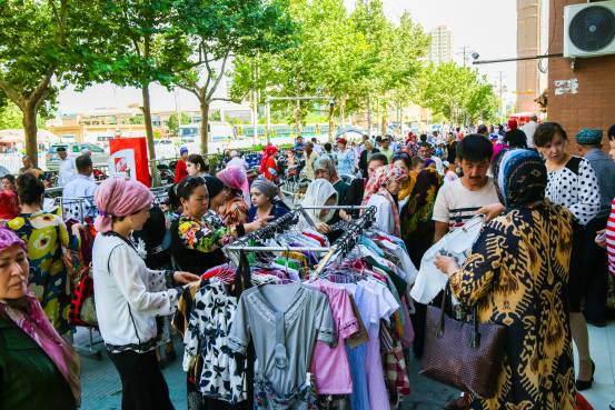 Xinjiang people celebrate Lesser Bairam