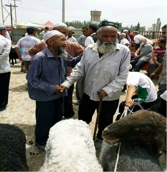 Xinjiang people celebrate Lesser Bairam