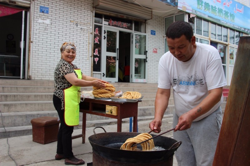 Xinjiang people celebrate Lesser Bairam